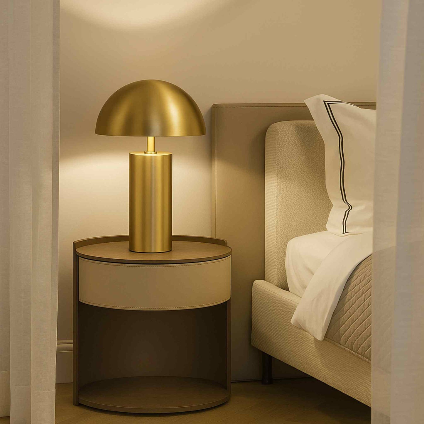 LUMEA Tischlampe – Skulpturales Designobjekt in Mattgold