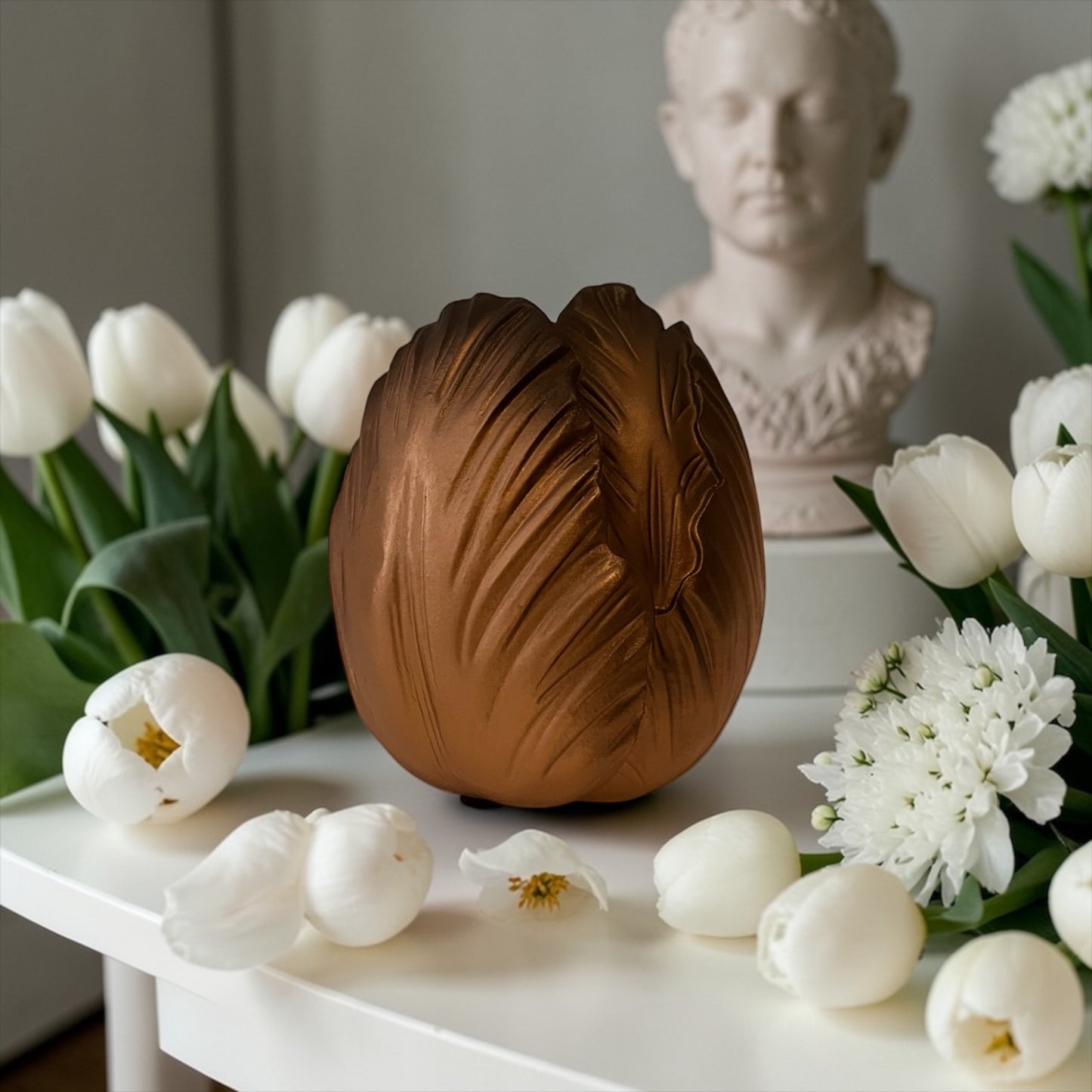 Tulpenvase in Gold-Schwarz – dekorative Tischvase in Tulpenform