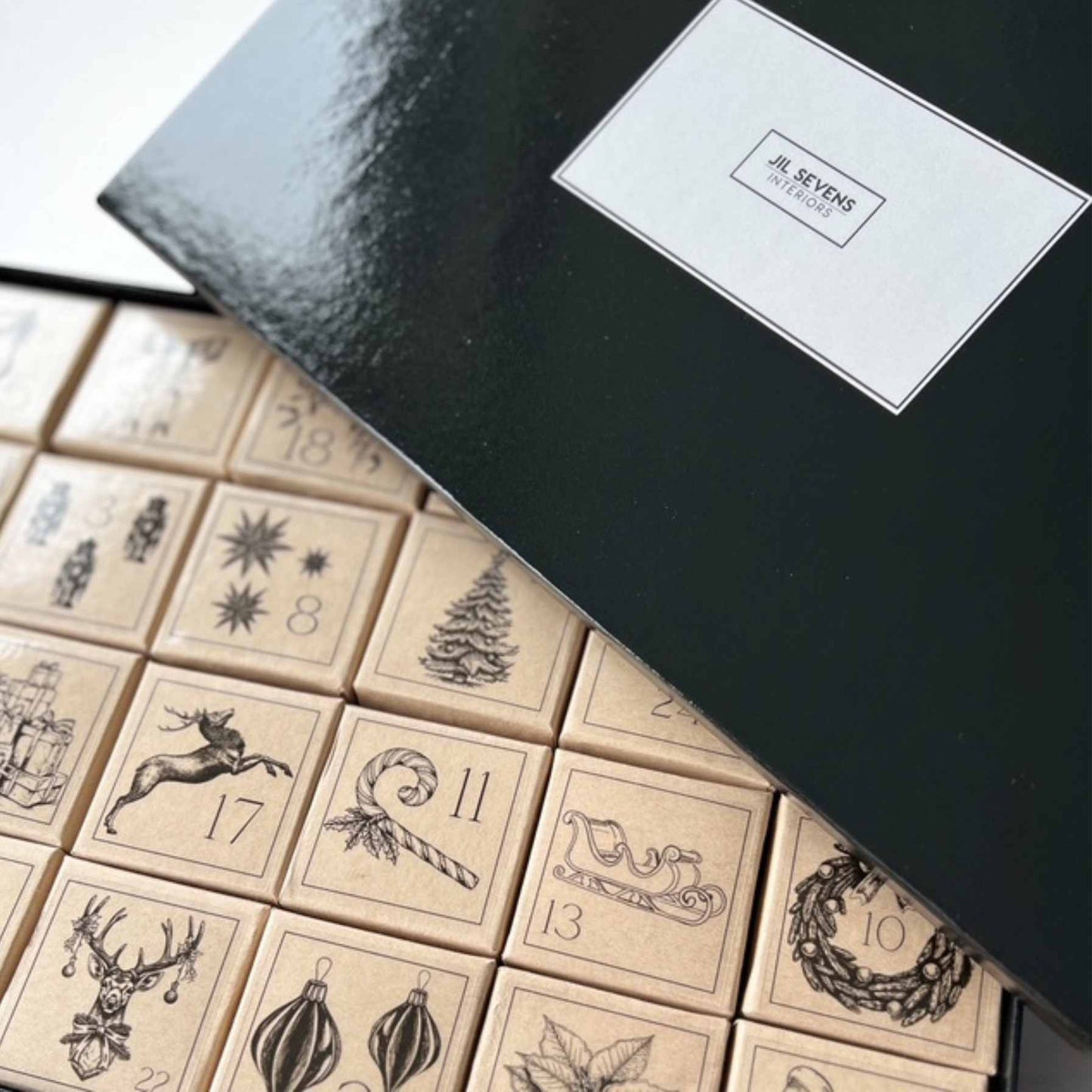 Adventskalender 2025 - 24 Duftkerzen - Limited Edition by Jil Sevens Interiors